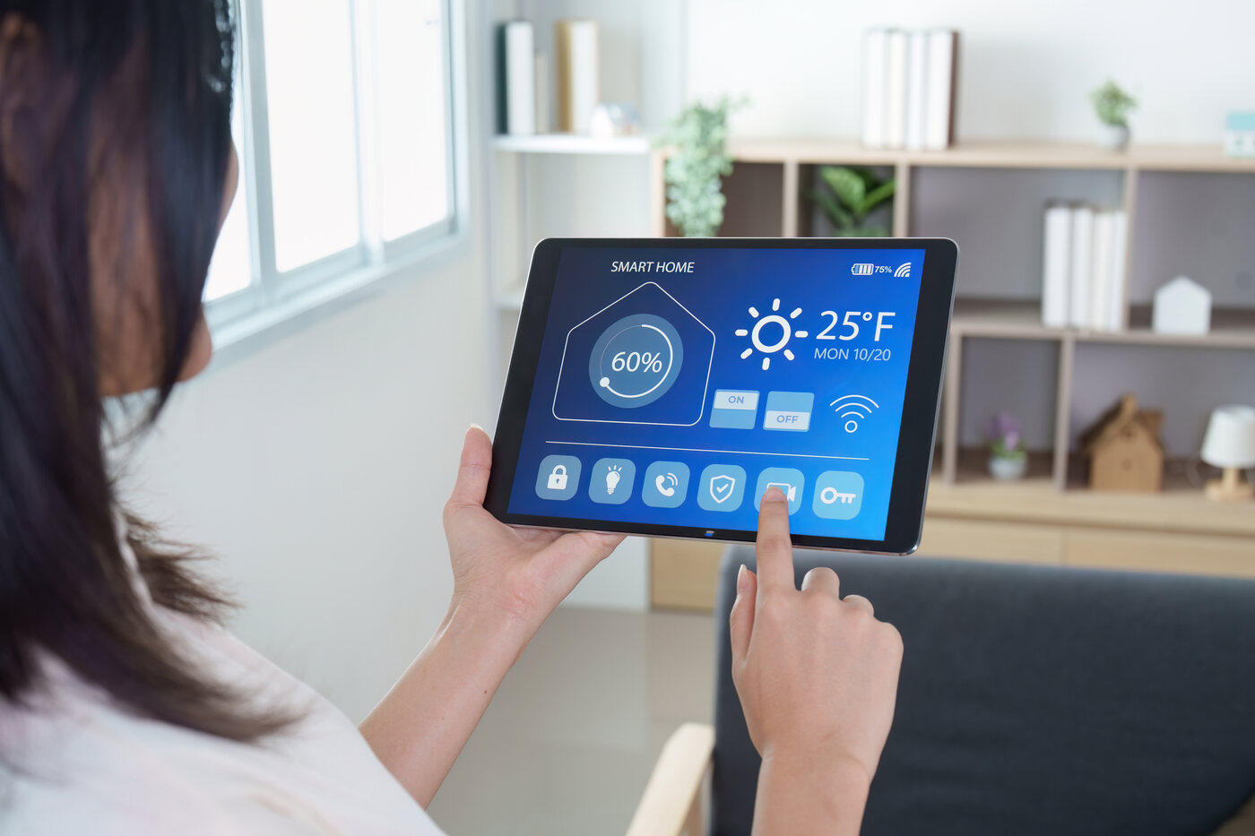 Bedienung der Hausautomation per Tablet im Wohnbereich